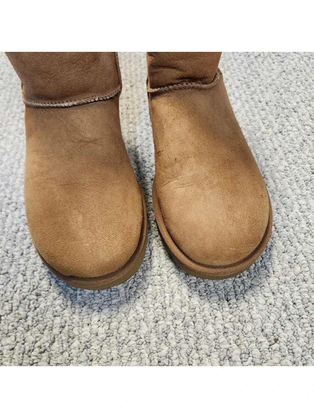 UGG Classic Short Sheepskin Boots in Chestnut Brown Size 9